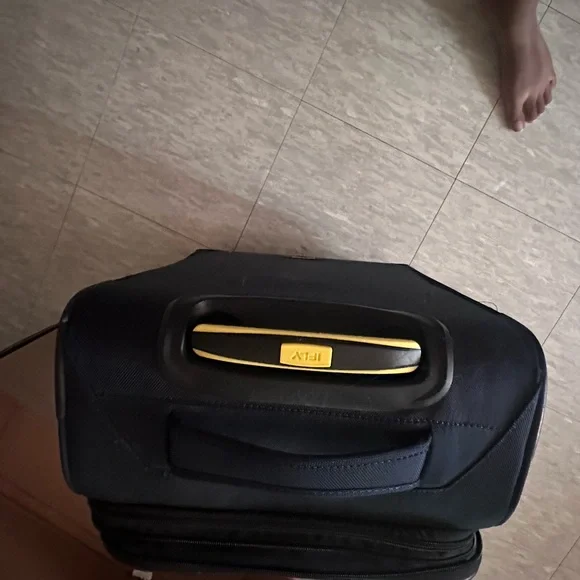 Fly suitcase - Picture 2 of 3